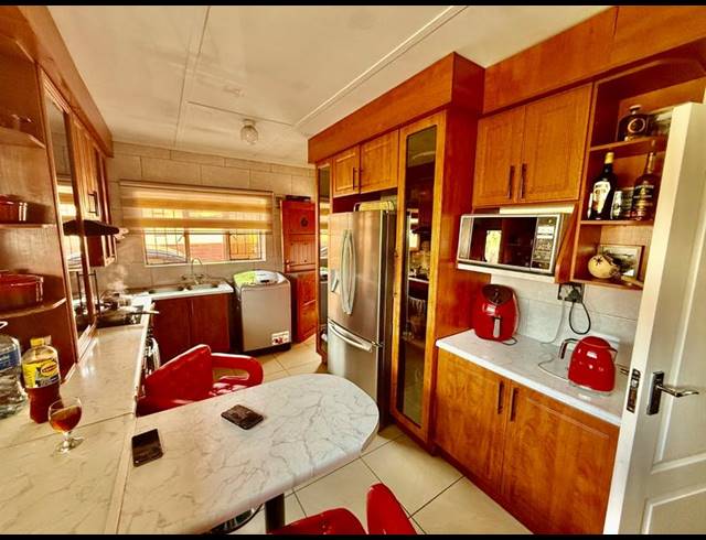 3 BEDROOM HOUSE FOR SALE IN VANDERBIJLPARK CW 5